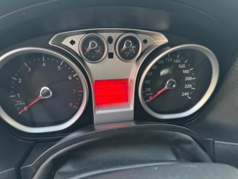 FORD Focus Hatch 1.6 4P GLX, Foto 8