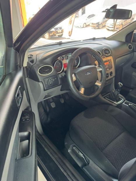 FORD Focus Hatch 1.6 4P, Foto 9