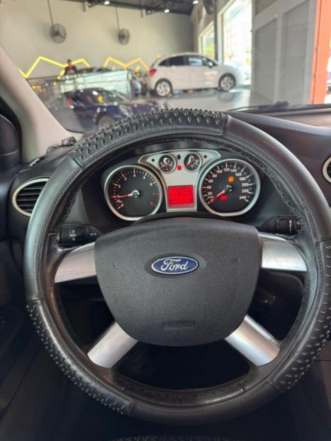FORD Focus Hatch 1.6 4P, Foto 10