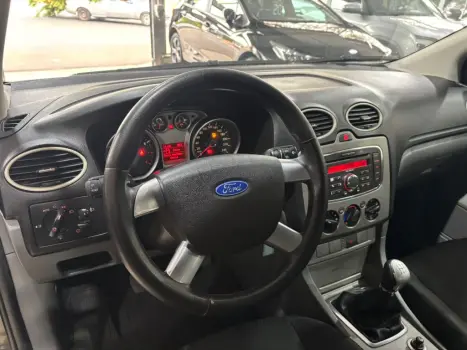 FORD Focus Hatch 1.6 16V 4P FLEX GL, Foto 8
