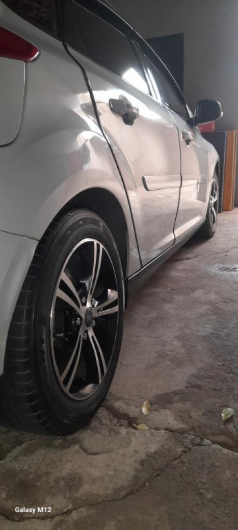 FORD Focus Hatch 1.6 16V 4P SE PLUS FLEX, Foto 2