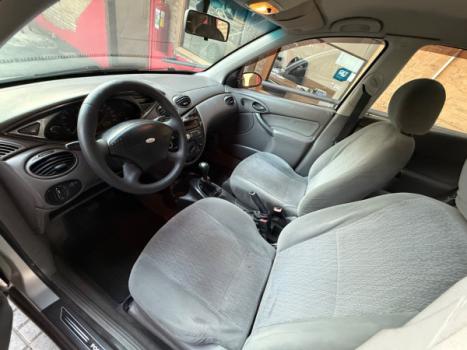 FORD Focus Hatch 1.8 16V 4P, Foto 8