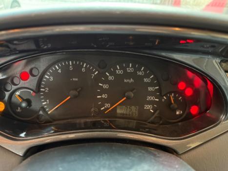 FORD Focus Hatch 1.8 16V 4P, Foto 9
