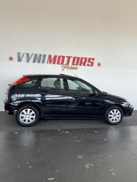 FORD Focus Hatch 2.0 16V 4P GHIA AUTOMTICO, Foto 2