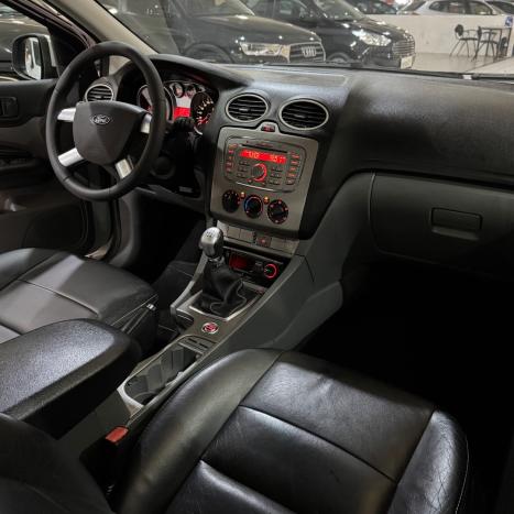 FORD Focus Hatch 2.0 16V 4P GLX, Foto 7
