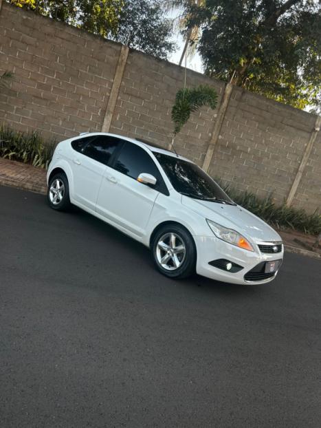 FORD Focus Hatch 2.0 16V 4P GHIA AUTOMTICO, Foto 2