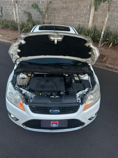 FORD Focus Hatch 2.0 16V 4P GHIA AUTOMTICO, Foto 9