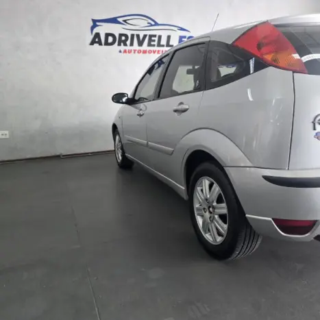 FORD Focus Hatch 2.0 16V 4P GHIA AUTOMTICO, Foto 6