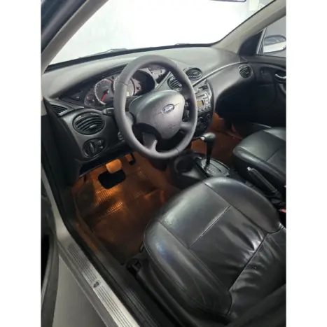 FORD Focus Hatch 2.0 16V 4P GHIA AUTOMTICO, Foto 8