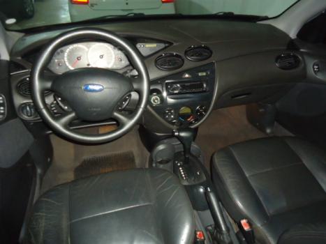 FORD Focus Sedan 2.0 16V 4P GHIA, Foto 4