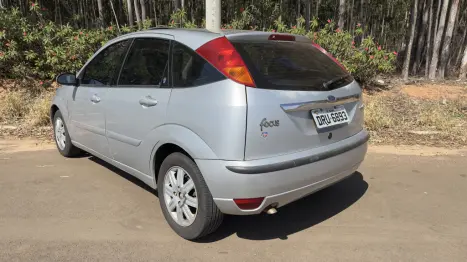 FORD Focus Sedan 2.0 16V 4P GHIA, Foto 12