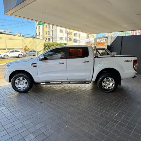 FORD Ranger 3.2 20V CABINE DUPLA 4X4 LIMITED TURBO DIESEL AUTOMTICO, Foto 4