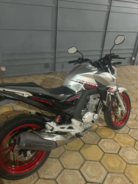 HONDA CB 250 F Twister FLEXONE, Foto 4