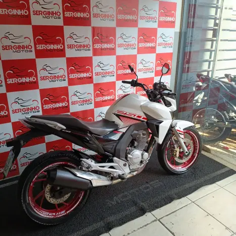 HONDA CB 250 F Twister , Foto 3