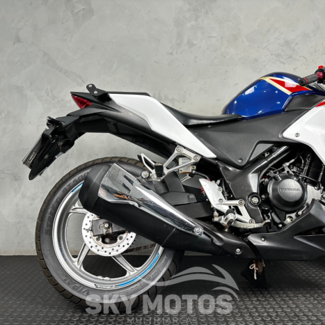 HONDA CBR 250 R, Foto 2