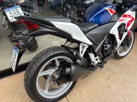 HONDA CBR 250 R, Foto 3