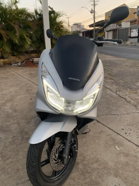 HONDA PCX 150 DLX, Foto 2