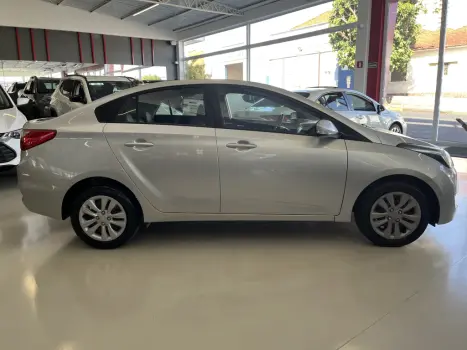 HYUNDAI HB 20 Sedan 1.6 16V 4P FLEX COMFORT PLUS AUTOMTICO, Foto 3