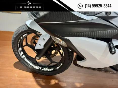 KAWASAKI Ninja 300 , Foto 9