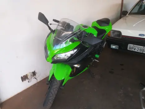 KAWASAKI Ninja 300 ABS, Foto 4