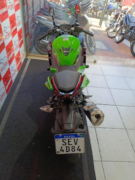 KAWASAKI Ninja 400 , Foto 3