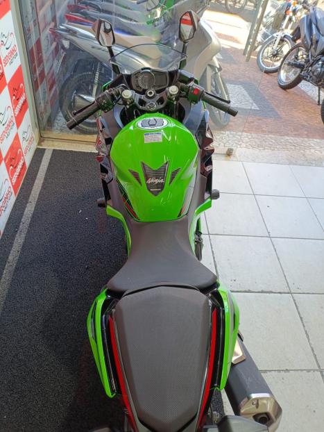 KAWASAKI Ninja 400 , Foto 4