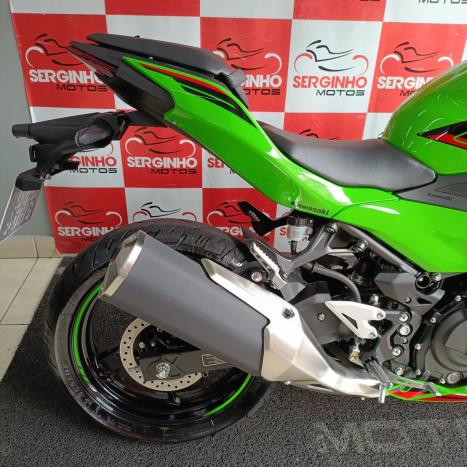 KAWASAKI Ninja 400 , Foto 2