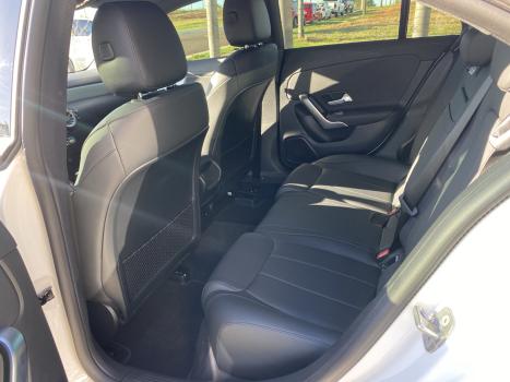 MERCEDES-BENZ CLA 200 1.6 16V 4P CGI 7-G TRONIC DCT AUTOMTICO, Foto 13