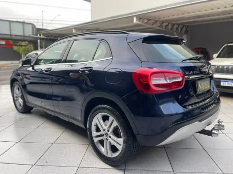 MERCEDES-BENZ GLA 200 , Foto 2