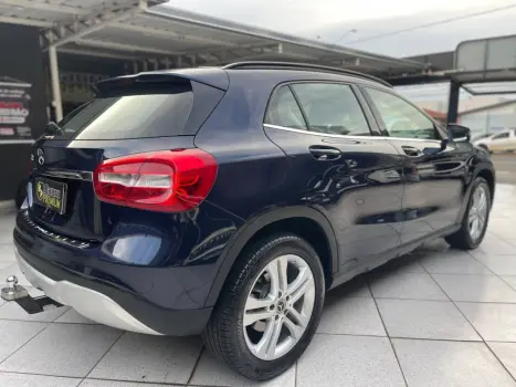 MERCEDES-BENZ GLA 200 , Foto 3