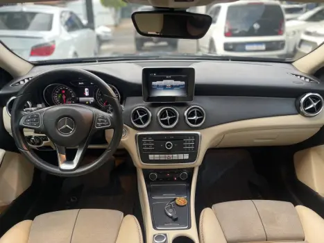 MERCEDES-BENZ GLA 200 , Foto 13