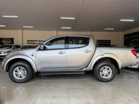 MITSUBISHI L 200 Triton 3.2 16V HPE 4X4 CABINE DUPLA TURBO DIESEL INTERCOOLER AUTOMTICO, Foto 4