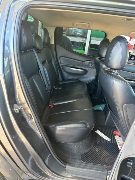 MITSUBISHI L 200 Triton 2.4 16V SPORT HPE-S 4X4 CABINE DUPLA TURBO DIESEL AUTOMTICO, Foto 4