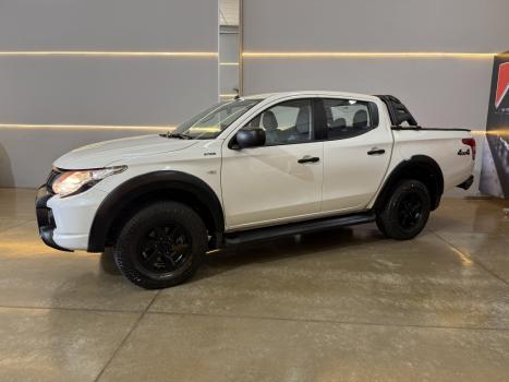 MITSUBISHI L 200 Triton 2.4 16V SPORT GLX 4X4 CABINE DUPLA TURBO DIESEL, Foto 3