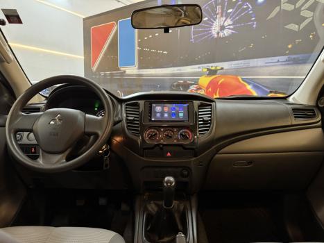 MITSUBISHI L 200 Triton 2.4 16V SPORT GLX 4X4 CABINE DUPLA TURBO DIESEL, Foto 12