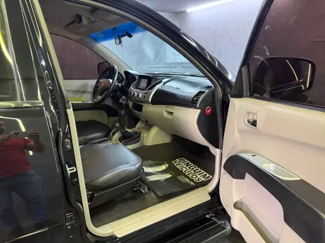 MITSUBISHI L 200 Triton 3.2 16V HPE 4X4 CABINE DUPLA TURBO DIESEL INTERCOOLER AUTOMTICO, Foto 13