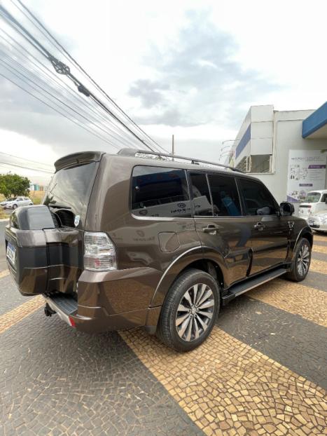 MITSUBISHI Pajero 3.2 16V 4P 4X4 7 LUGARES HPE TURBO DIESEL INTERCOOLER AUTOMTICO, Foto 4