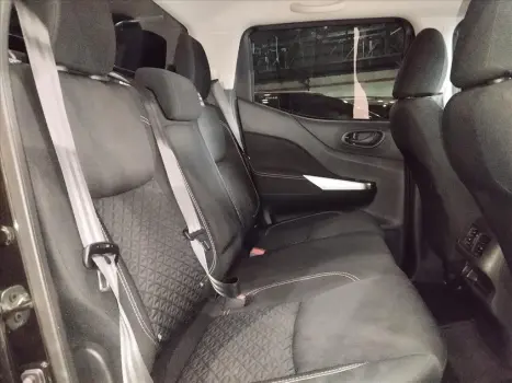 NISSAN Frontier 2.3 ATTACK CABINE DUPLA 4X4 BI-TURBO DIESEL AUTOMTICO, Foto 16