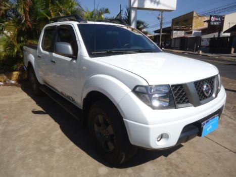 NISSAN Frontier 2.5 SE 4X4 ATTACK TURBO DIESEL CABINE DUPLA, Foto 2