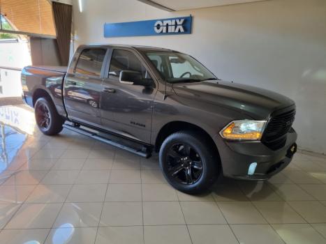 RAM 1500 5.7 V8 CLASSIC LARAMIE CABINE DUPLA 4X4 AUTOMTICO, Foto 4