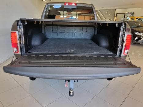 RAM 1500 5.7 V8 CLASSIC LARAMIE CABINE DUPLA 4X4 AUTOMTICO, Foto 8