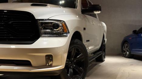 RAM 1500 5.7 V8 CLASSIC LARAMIE CABINE DUPLA 4X4 AUTOMTICO, Foto 3