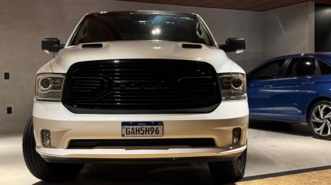 RAM 1500 5.7 V8 CLASSIC LARAMIE CABINE DUPLA 4X4 AUTOMTICO, Foto 4