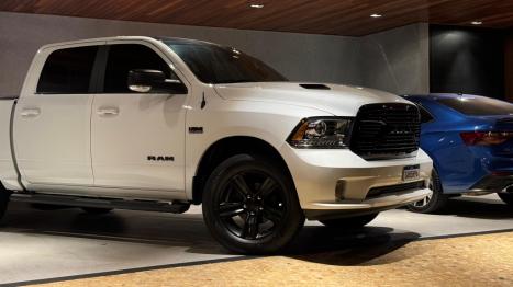 RAM 1500 5.7 V8 CLASSIC LARAMIE CABINE DUPLA 4X4 AUTOMTICO, Foto 8