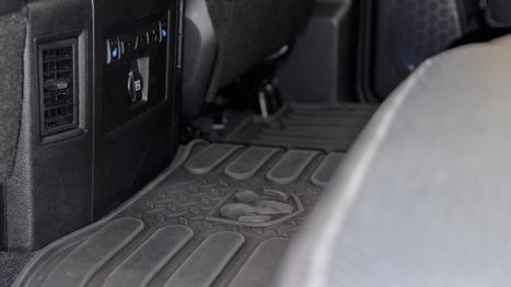 RAM 1500 5.7 V8 CLASSIC LARAMIE CABINE DUPLA 4X4 AUTOMTICO, Foto 9