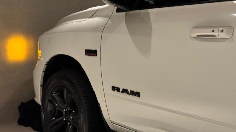 RAM 1500 5.7 V8 CLASSIC LARAMIE CABINE DUPLA 4X4 AUTOMTICO, Foto 18