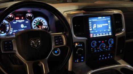 RAM 1500 5.7 V8 CLASSIC LARAMIE CABINE DUPLA 4X4 AUTOMTICO, Foto 21