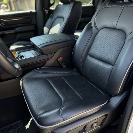 RAM 1500 5.7 V8 LIMITED NIGHT EDITION CABINE DUPLA 4X4 AUTOMTICO, Foto 12