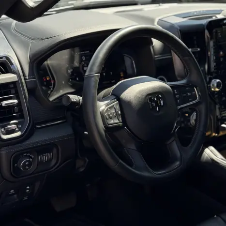 RAM 1500 5.7 V8 LIMITED NIGHT EDITION CABINE DUPLA 4X4 AUTOMTICO, Foto 16