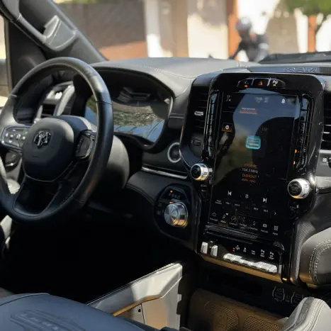 RAM 1500 5.7 V8 LIMITED NIGHT EDITION CABINE DUPLA 4X4 AUTOMTICO, Foto 17